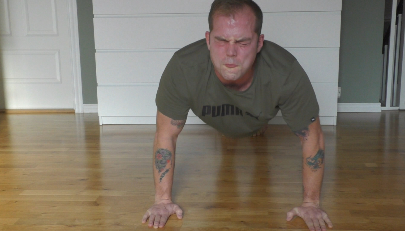 video:Video: 3000 pushups