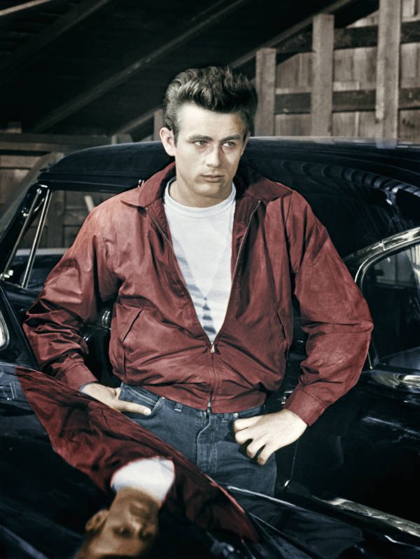 James Dean ble stilikon for den hvite t-skjorten og jeansen som før var et arbeidsantrekk i gruvene
