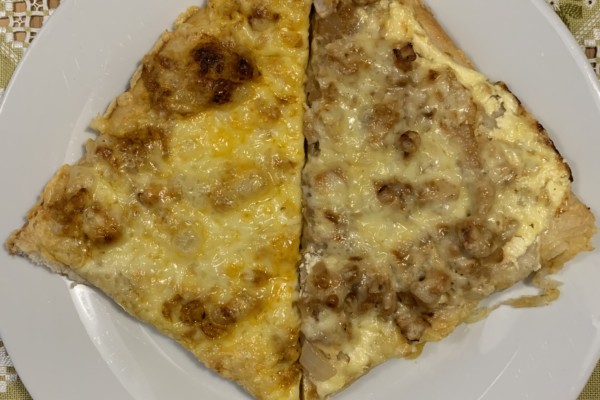 Nan pizza av rester ble til hvit pizza og butter-chicken pizza