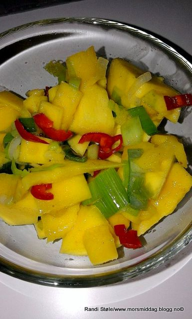Mors middag – Steikt ørret med mangosalat
