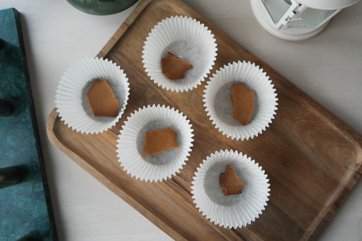 muffinsformer med pepperkaker i klar for blindtest