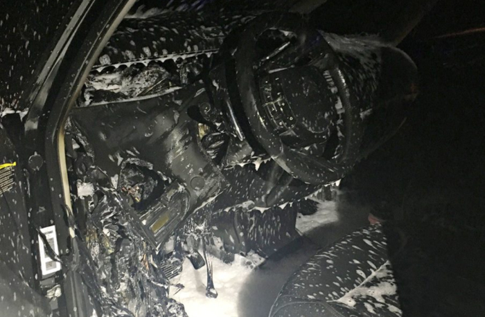 Det startet å brenne i dashbordet på en bil i Tønsberg. Bilen ble totalskadd