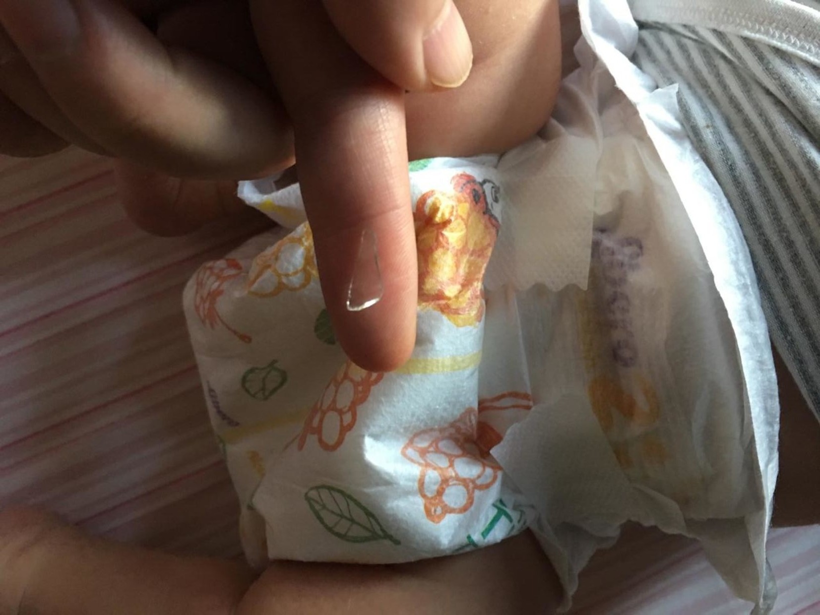 Moren fant glasskår i babyens bleie. Nå har hun sendt inn en klage