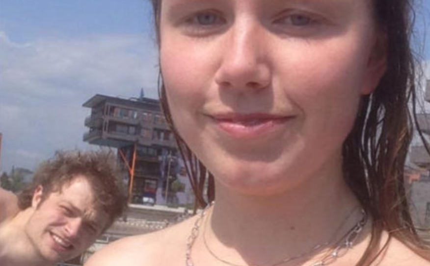 Toppløse Christa Barlinn Korvald (24) ble jaget en vekter på stranden