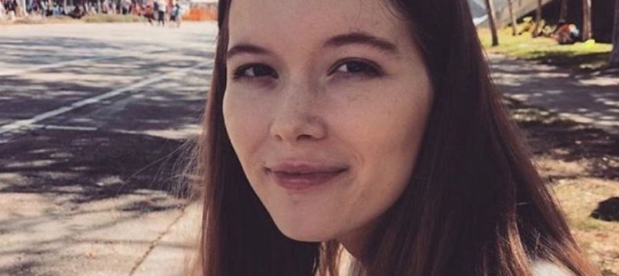 Onsdag ble Jordan Lindsey (21) drept av en hai mens hun var på en ferie