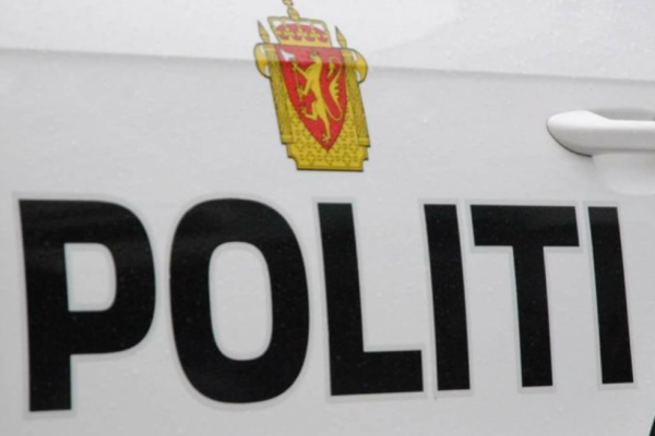 En kvinne i 20-årene er død etter at hun ble funnet livløs i Glomma ved Årnes på Romerike onsdag kveld