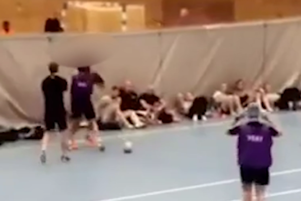 En 17 år gammel gutt ble slått ned under en fotballcup i Steinkjer i fjor. Nå er han utestengt fra arrangementet