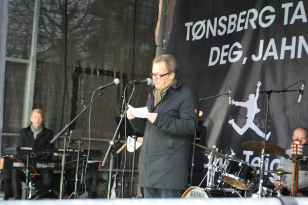 Minneord fra Jahn Teigens barndomsvenn: «Hans stolthet og kjærlighet til Tønsberg var unik og stor»