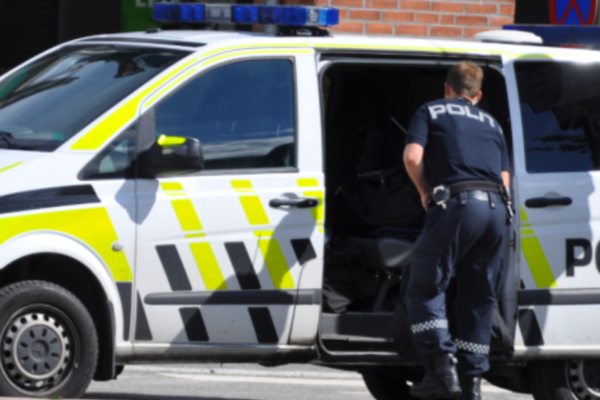 Kvinnen som ble funnet død ved sjøen i Trondheim er i 30-årene. Ektemannen er pågrepet og siktet for drap