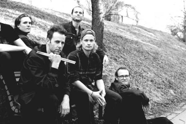 Musikkgruppen Løvetann slapp i dag sin andre EP, under navnet “Apestreker”. Den siste måneden har de gitt ut en sang i uken