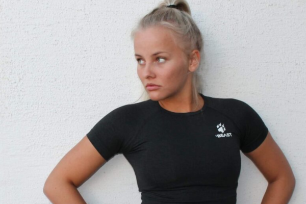 Andrea Nicole Nornes Freier (19) har inngått ny kontrakt med The Beast