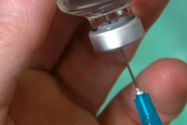 EU-kommisjonen tror at en vaksine kommer i år
