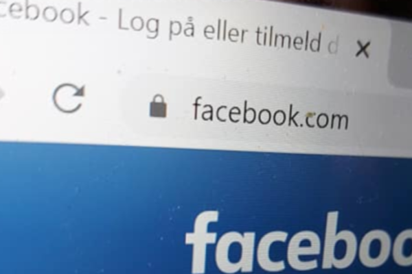 Facebook sletter falske kontoer