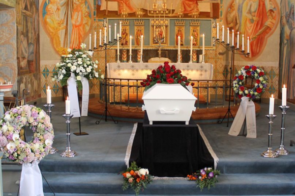 Flere pårørende velger bort kirkelig gravferd
