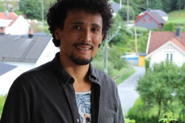 Mauricio (35) ble adoptert til Norge – opplevde overgrep, vold og rasisme