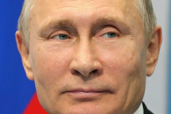 President Vladimir Putin har avvist påstander om at han eier et enormt palass
