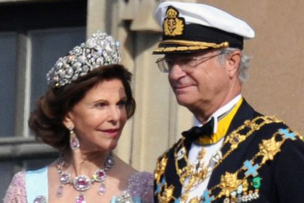 Dronning Silvia (77) har fått brudd i håndleddet
