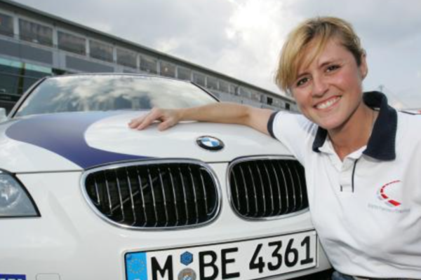Racerbilsjåføren Sabine Schmitz (51) er død