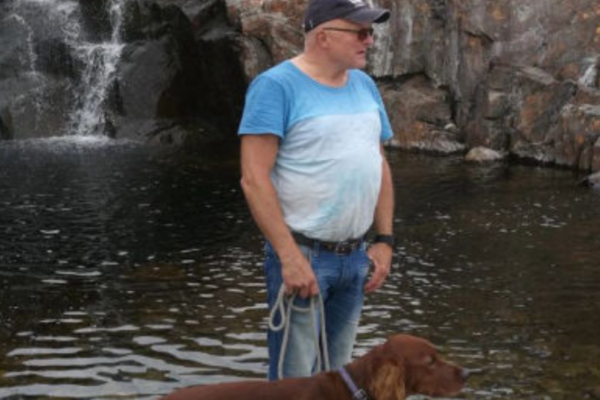 Oppdaget hull i isen – Svein Olav Østeraas (70) og hunden funnet død