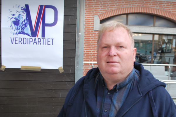 Leder for Verdipartiet, Kjartan Mogen:  Jeg har spilt med åpne kort og har ikke lurt noen