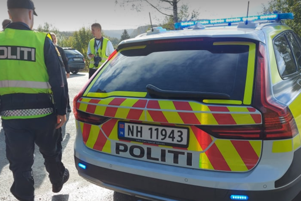 Politiet har funnet fluktbilen – leter fortsatt etter to mistenkte