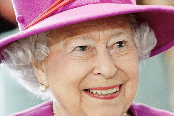 Dronning Elizabeth (95) har vært innlagt på sykehus