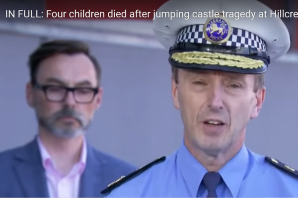 Fire barn mistet livet i en hoppeslottulykke