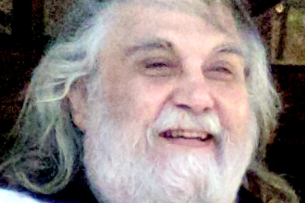 Komponisten Evángelos Odysséas Papathanassíou (79), døde med covid19