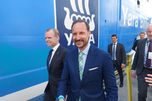 Kronprins Haakon har bursdag og blir 49 år gammel.