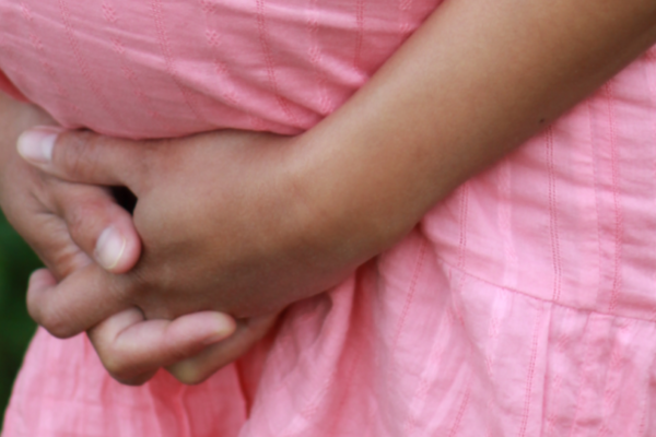 Gravid kvinne fikk halsen skåret over – to siktet for drap