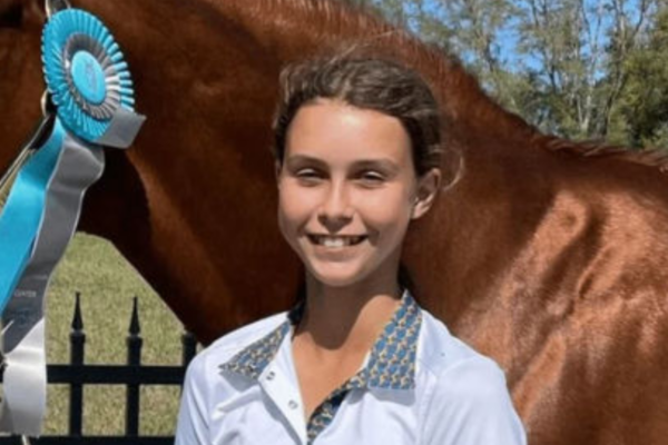 Hesten falt over Hannah (15) og døde