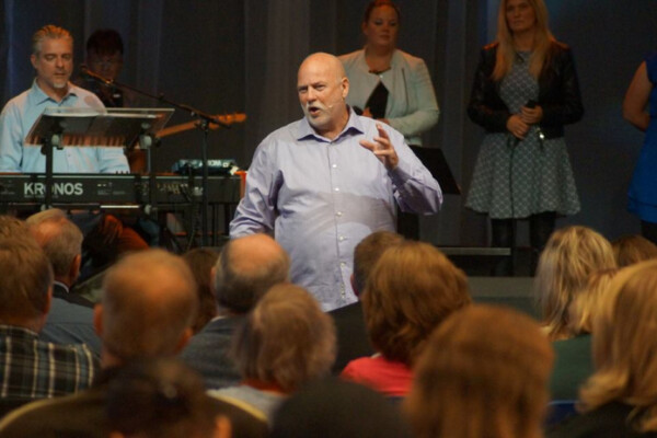 TV-predikant Jan Hanvold tilbake i Norge