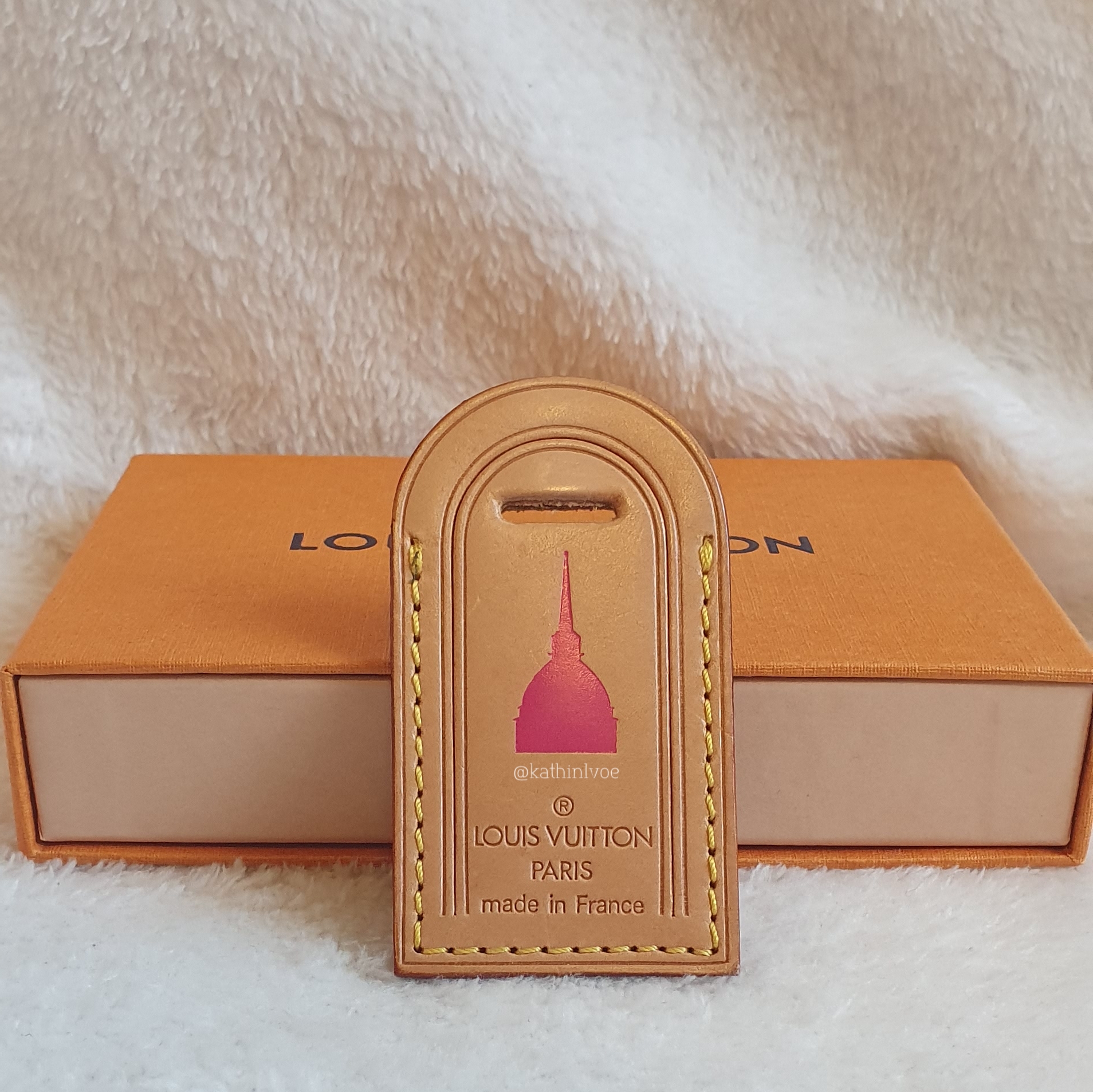 Louis Vuitton Ebene large luggage tag hot stamping Hawaii rose pale Limited  Edition Brown Leather ref.61159 - Joli Closet