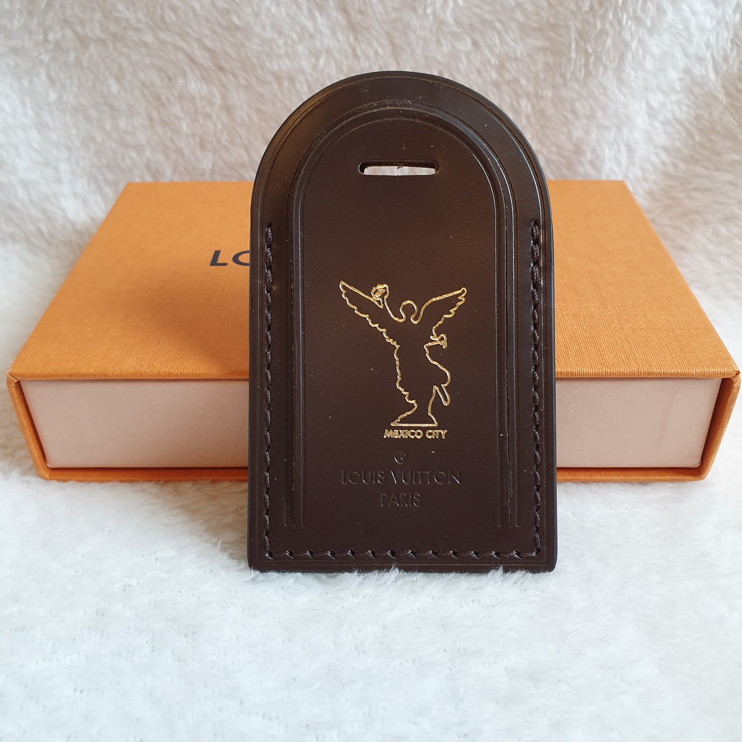 Louis Vuitton Leather Luggage Tag With Hot Stamp Letters T.T