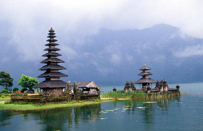 Nå reiser vi til Bali :))))