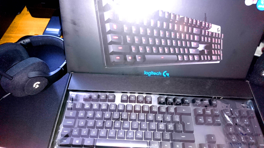 Logitech G413 Carbon mekanisk gamingtastatur som oser kvalitet