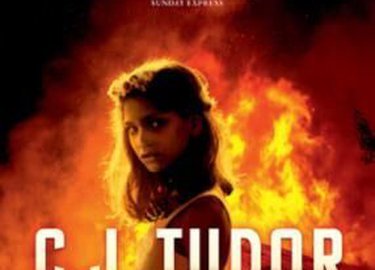 Brennende jenter av C. J. Tudor. Thriller.
