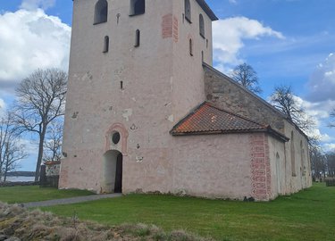 Kirkeruiner i Björkvik