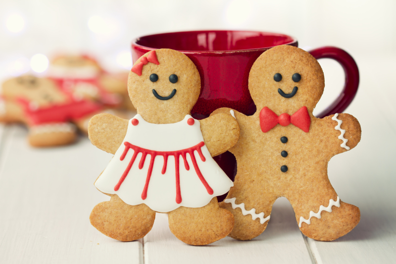 Gingerbread man and woman in red and white